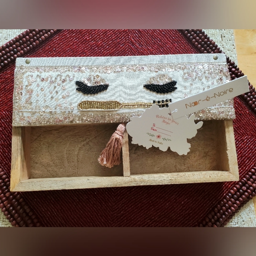 Noor-e-Noire Wooden Beaded Jewelry Trinket Box NWT (C28)**
